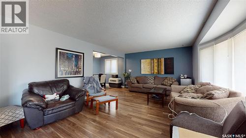 6 Higgins Bay, Regina, SK - Indoor Photo Showing Living Room
