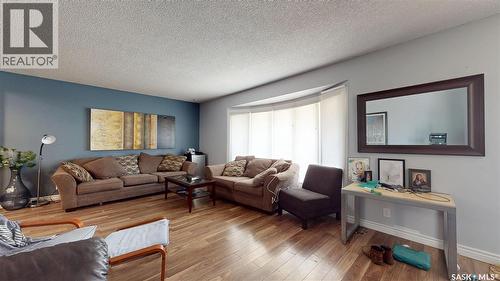 6 Higgins Bay, Regina, SK - Indoor Photo Showing Living Room