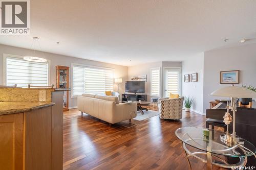 201 3101 Renfrew Crescent E, Regina, SK - Indoor Photo Showing Living Room