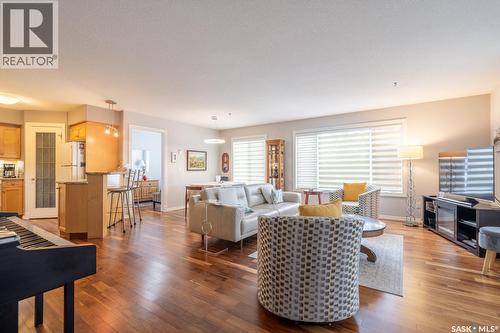201 3101 Renfrew Crescent E, Regina, SK - Indoor Photo Showing Living Room
