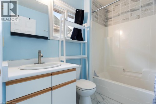 4PC MAIN FLOOR BATH - 25 Saunby Street, London, ON - Indoor Photo Showing Bathroom