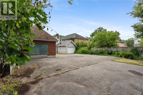 MAINTENANCE FREE PROPERTY WITH MINIMAL GRASS - 25 Saunby Street, London, ON - Outdoor