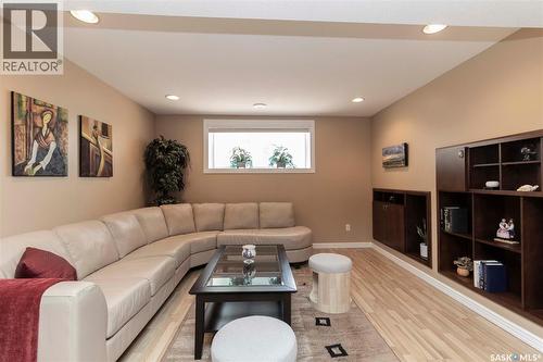 439 Fairbrother Court, Saskatoon, SK - Indoor Photo Showing Living Room