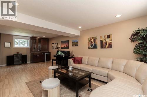 439 Fairbrother Court, Saskatoon, SK - Indoor Photo Showing Living Room