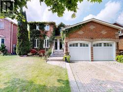 54 STAVE CRESCENT Richmond Hill, ON L4C 9J8