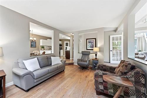 141 Invermere St, Winnipeg, MB - Indoor Photo Showing Living Room