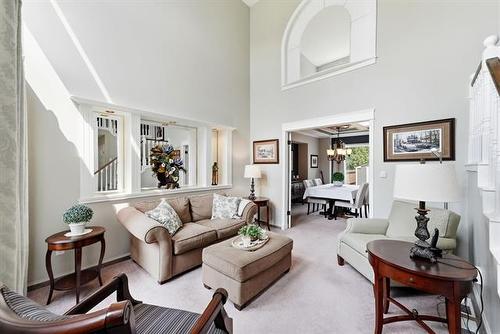 141 Invermere St, Winnipeg, MB - Indoor Photo Showing Living Room