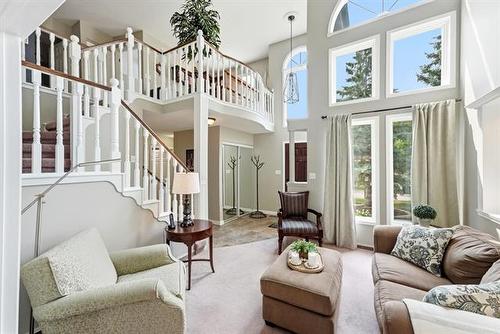 141 Invermere St, Winnipeg, MB - Indoor Photo Showing Living Room