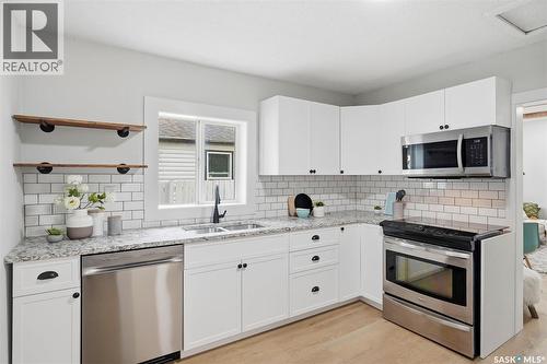 836 I Avenue S, Saskatoon, SK - Indoor Photo Showing Kitchen With Stainless Steel Kitchen With Double Sink