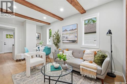 836 I Avenue S, Saskatoon, SK - Indoor Photo Showing Living Room