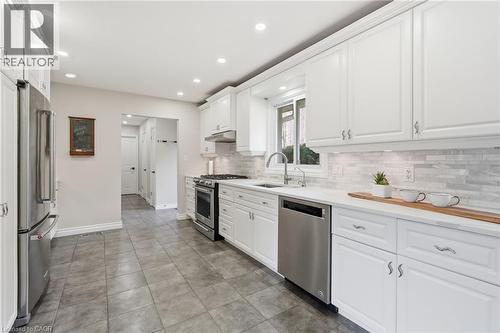 19 Concession 5 E, Waterdown, ON - Indoor Photo Showing Kitchen With Upgraded Kitchen