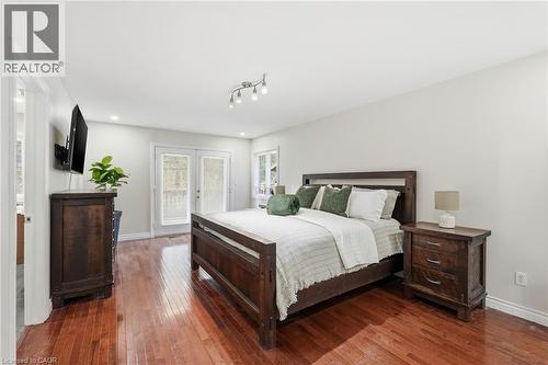 19 Concession 5 E, Waterdown, ON - Indoor Photo Showing Bedroom