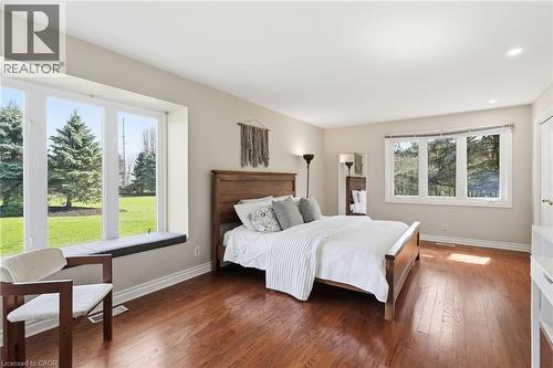19 Concession 5 E, Waterdown, ON - Indoor Photo Showing Bedroom