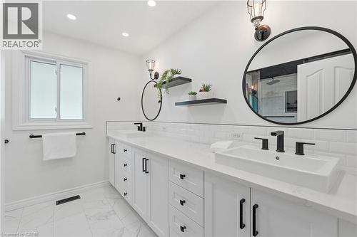 19 Concession 5 E, Waterdown, ON - Indoor Photo Showing Other Room