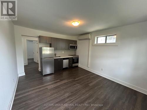 5 - 34 HEYDON PARK ROAD , Toronto, Ontario M6J 2C8 3