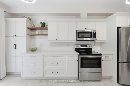 24-10 Davidson Boulevard, Hamilton, ON - Indoor Photo Showing Kitchen With Stainless Steel Kitchen