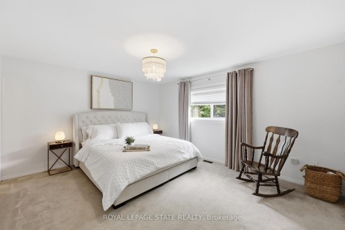 24-10 Davidson Boulevard, Hamilton, ON - Indoor Photo Showing Bedroom