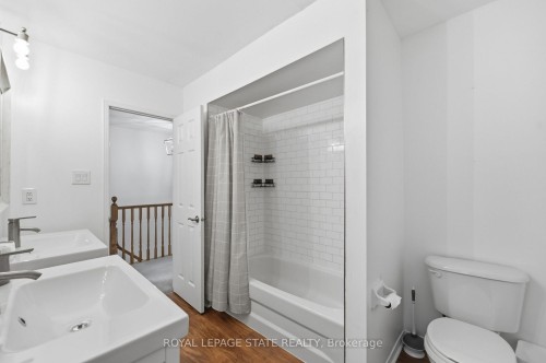 24-10 Davidson Boulevard, Hamilton, ON - Indoor Photo Showing Bathroom