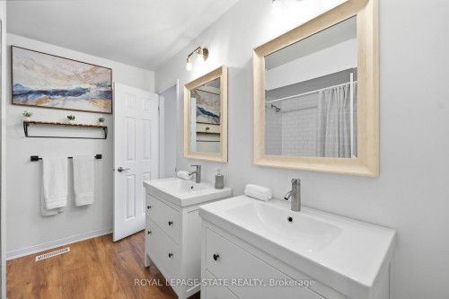 24-10 Davidson Boulevard, Hamilton, ON - Indoor Photo Showing Bathroom