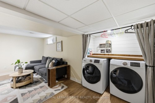 24-10 Davidson Boulevard, Hamilton, ON - Indoor Photo Showing Laundry Room