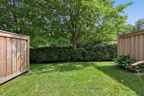 24-10 Davidson Boulevard, Hamilton, ON - Outdoor