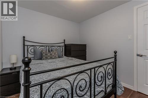 3128 Centennial Drive, Burlington, ON - Indoor Photo Showing Bedroom