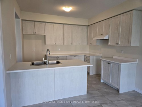 395 Barker Parkway, Thorold, ON - Indoor Photo Showing Kitchen