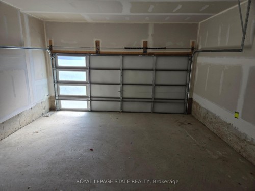 395 Barker Parkway, Thorold, ON - Indoor Photo Showing Garage