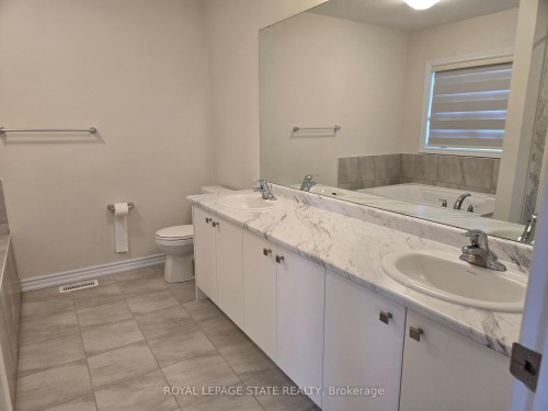395 Barker Parkway, Thorold, ON - Indoor Photo Showing Bathroom