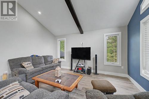 575 Hart Road, Callander, ON - Indoor Photo Showing Living Room