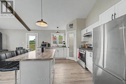 575 Hart Road, Callander, ON - Indoor Photo Showing Kitchen With Upgraded Kitchen