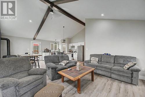 575 Hart Road, Callander, ON - Indoor Photo Showing Living Room