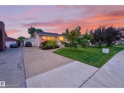 455 HUFFMAN CR NW  Edmonton, AB T5A 4C7