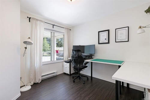 #203-130 Back Rd, Courtenay, BC - Indoor Photo Showing Office