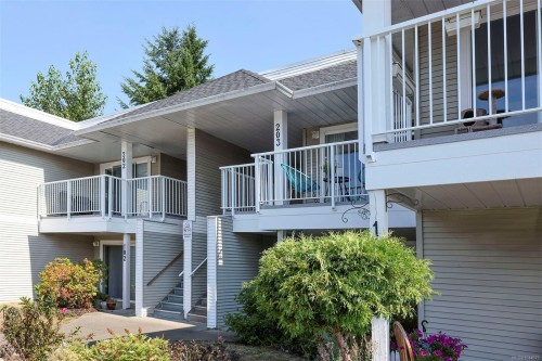 #203-130 Back Rd, Courtenay, BC - Outdoor
