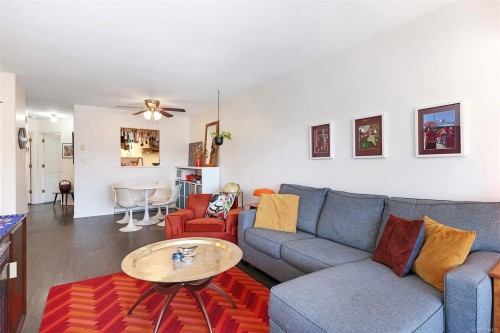 #203-130 Back Rd, Courtenay, BC - Indoor Photo Showing Living Room