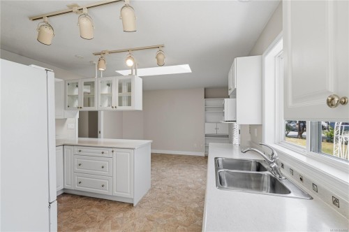 1325 Leeward Way, Qualicum Beach, BC 
