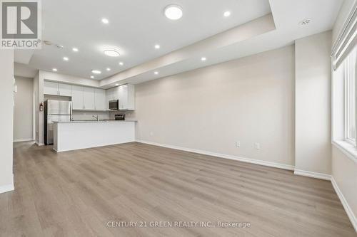 223 Danzatore Path, Oshawa, ON - Indoor Photo Showing Kitchen