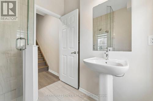 223 Danzatore Path, Oshawa, ON - Indoor Photo Showing Bathroom