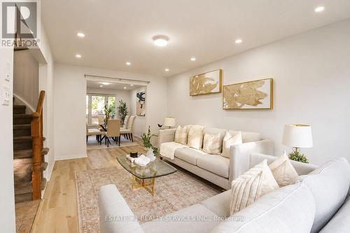 35 Golden Meadow Drive, Kitchener, ON - Indoor Photo Showing Living Room