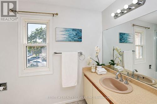 35 Golden Meadow Drive, Kitchener, ON - Indoor Photo Showing Bathroom