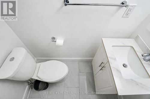 35 Golden Meadow Drive, Kitchener, ON - Indoor Photo Showing Bathroom