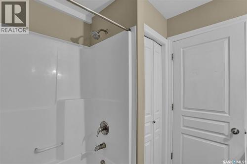 3876 Robinson Street, Regina, SK - Indoor
