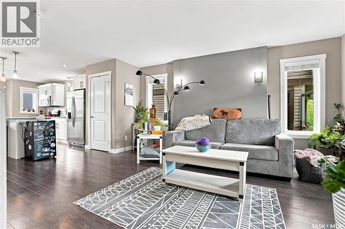 213 Rajput Way, Saskatoon, SK - Indoor Photo Showing Living Room