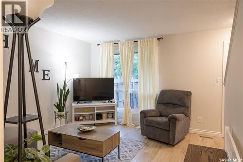59 1128 Mckercher Drive, Saskatoon, SK - Indoor Photo Showing Living Room