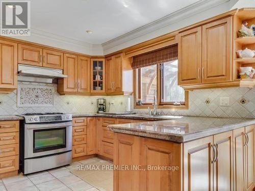 29 Carmen Crescent, Vaughan, ON - Indoor Photo Showing Kitchen