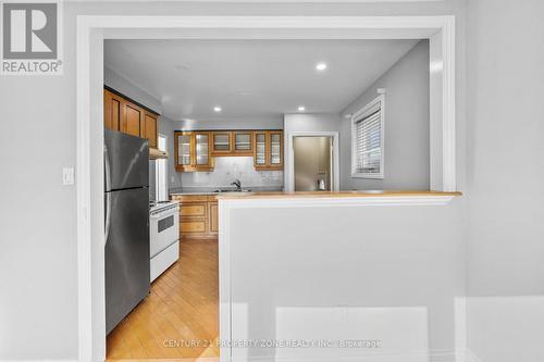 25 Chatsworth Drive, Brampton, ON - Indoor Photo Showing Kitchen