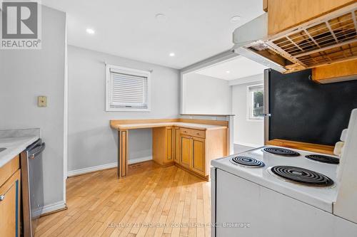 25 Chatsworth Drive, Brampton, ON - Indoor Photo Showing Kitchen