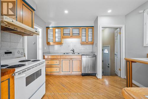 25 Chatsworth Drive, Brampton, ON - Indoor Photo Showing Kitchen