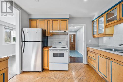 25 Chatsworth Drive, Brampton, ON - Indoor Photo Showing Kitchen
